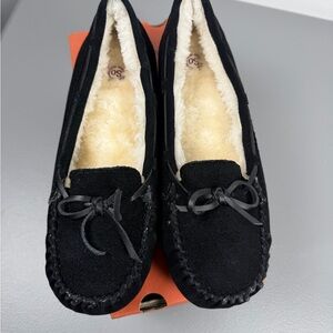 Women’s Size 10 M Moccasin Slippers Brand New With Box Very Comfortable Black